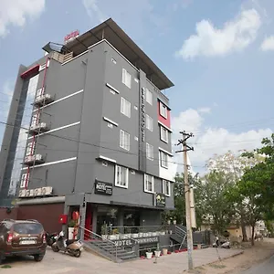 Townhouse At Railway Station Hotel